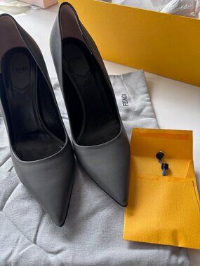 Fendi Gray Leather Pointed Toe Stiletto Pumps EU 37.5 / US 7.5 Worn Once